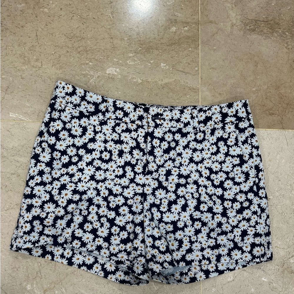 Floral cute summer shorts.